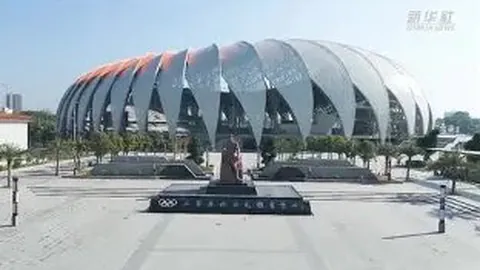 诺坎普回忆录：卡西老照片曝光，皮克幽默调侃捡球趣事